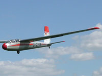 Segelflugzeug im Endanflug auf den Flugplatz Rehbeck